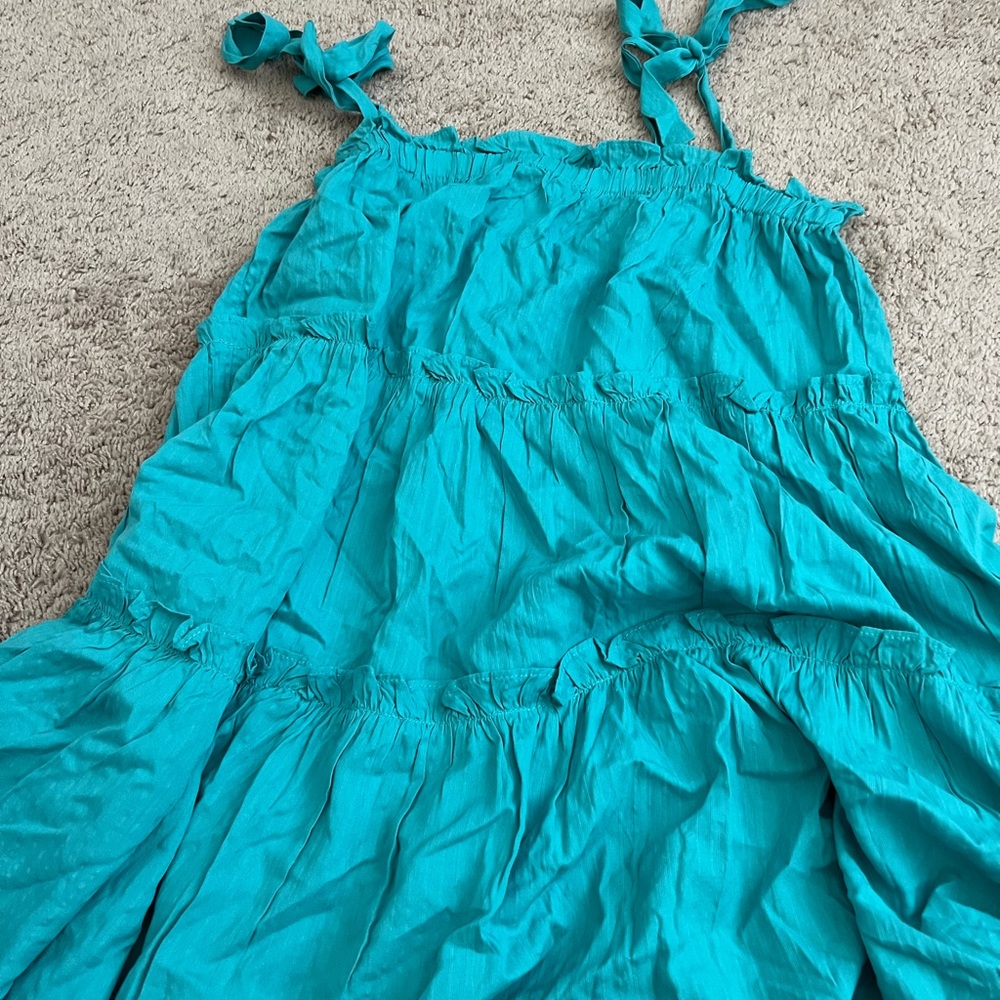 Forever 21 flowy dress new with tags never worn a pretty green blue color!